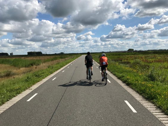 Microbioloog Kluytmans denkt dat anderhalvemetersamenleving tot voorjaar duurt