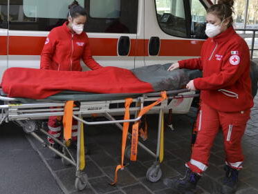 Rode Kruis komt handen tekort in de bestrijding coronavirus