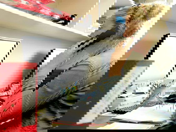 Doktersassistentes krijgen veel te maken met bozen mensen die bellen voor vaccin