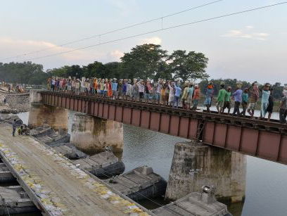 Slachtoffers van overstromingen in Bangladesh, Nepal en India zitten klem