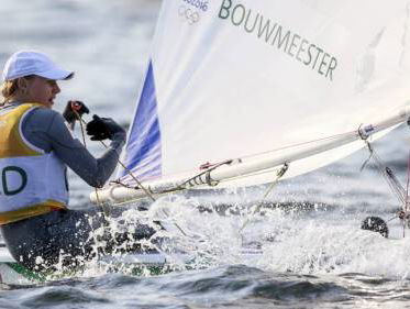 Dag 3 op het WK voor zeilster Marit Bouwmeester: De eerste overwinning is een feit