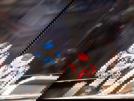 Nooit Meer Werken: een voorstelling gespeeld door robots