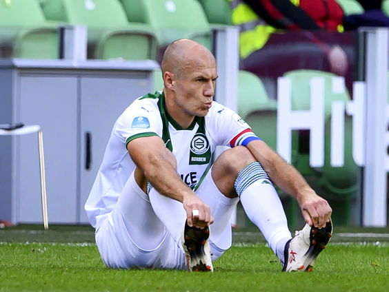 Moet Arjen Robben mee naar het EK?