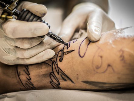 Tattoo-artist Joey Boon schreef een kinderboek om tattoos te normaliseren