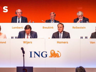 Aandeelhouders trekken gele kaart voor top ING