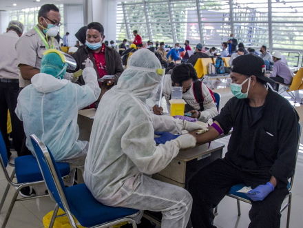 'Slechts' 240 coronadoden in Indonesiƫ, maar op begraafplaatsen in het veel drukker