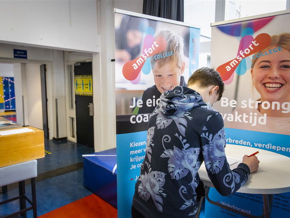 VVD het grootst onder scholieren