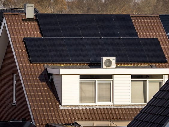 Raad de hypotheekadviseur zonnepanelen aan? Dan verdient hij daar mogelijk geld aan