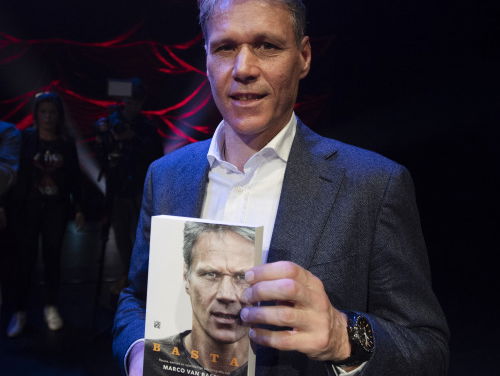 Van Basten presenteert boek