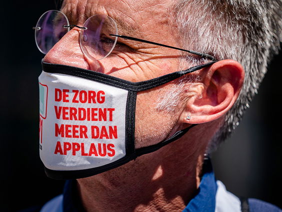 Econoom Martin Visser over coronabonussen voor ambtenaren