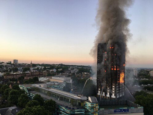 Louise Korthals en Suse van Kleef een half jaar na de Grenfelltower-brand
