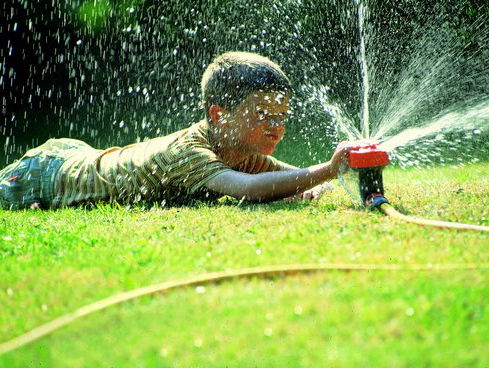 Gaan! Er moeten hoge boetes komen voor onnodig water verbruik