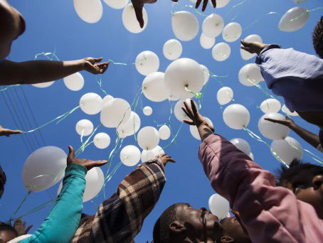 'Noordzeestrand ligt vol met resten van ballonnen'