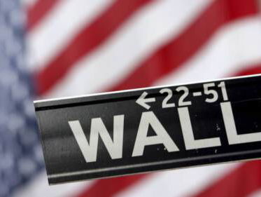 Wie hoog vliegt kan hard vallen