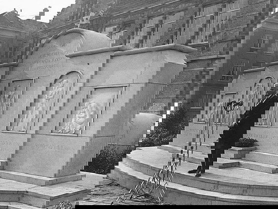Onthulling Holocaust Namenmonument
