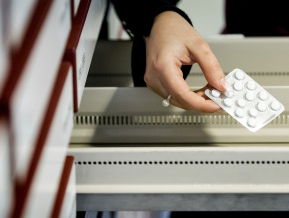 Joga Brouwers (Reporter Radio) over medicijntekorten tijdens coronacrisis