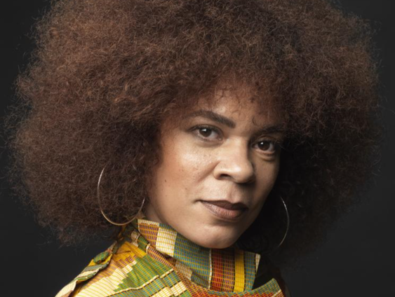 Kunststof - Babs Gons, spoken word artiest en schrijfster