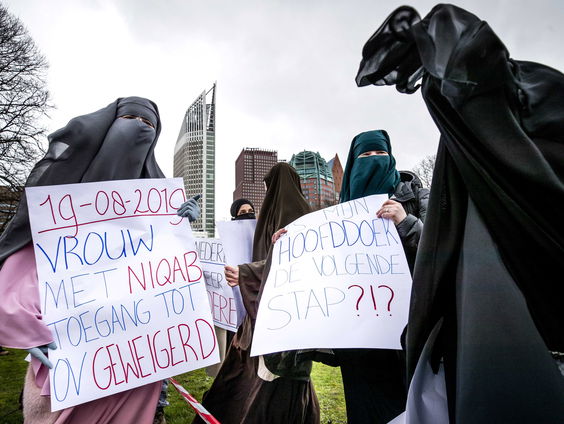 Een jaar na de invoering van het 'boerkaverbod': is de wet zinvol?