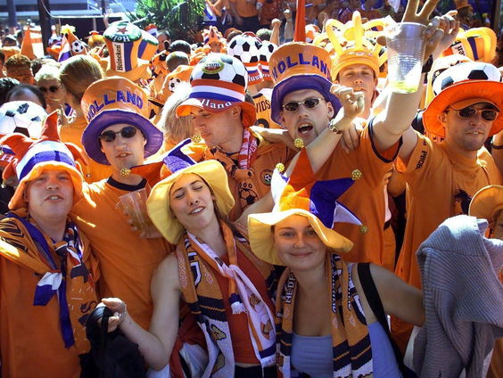 Terug naar Euro 2000: Hoe de Oranjegekte losbarst en 'Dennis Bier' eindigt met een kater