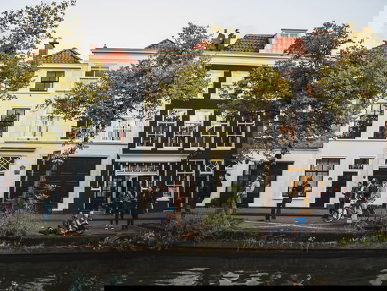 Huizenprijzen lijken maar niet te dalen