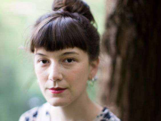 Kunststof - Charlotte van den Broeck, dichter en schrijver