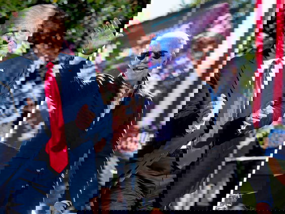 Hoe gaat Biden het stokje overnemen van Trump?