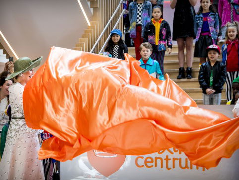 Eerste kinderkankerziekenhuis geopend: ‘Je kan hier sporten en gamen’