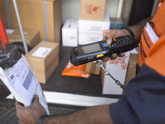 Teun van de Keuken, Ruud Wassenaar en Pieter Paul Slikker over de zware tijden van veel postbezorgers