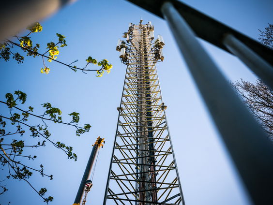 Waarom complottheorieën nu meer rondgaan