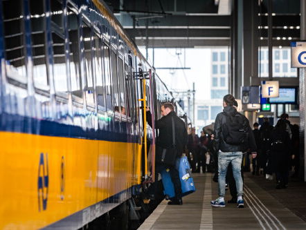 Proef om overlast in de trein te melden via app of sms