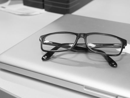 11 tips om je bril of contactlenzen te onderhouden