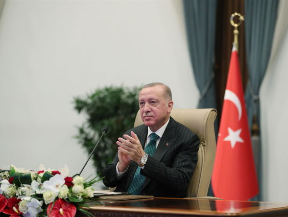 Erdogan belooft de democratie te herstellen binnen 2 jaar