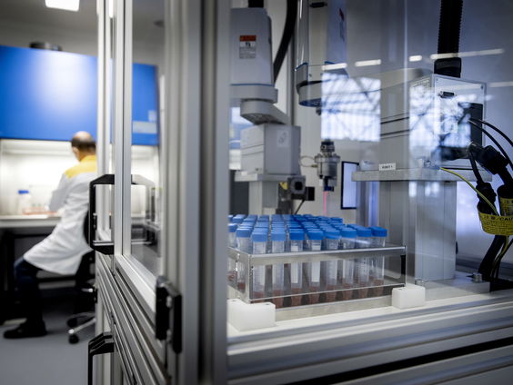 Stichting Hulptroepen Alliantie importeert na mondkapjes ook coronasneltesten uit China