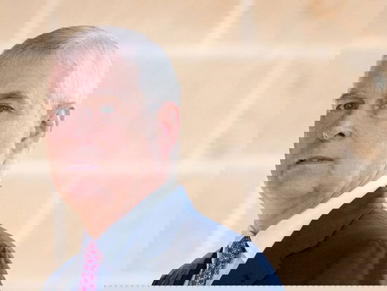 Prins Andrew beschuldigd van herhaaldelijk seksueel misbruik