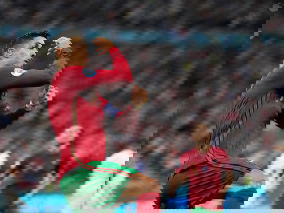 Portugal en Duitsland door op EK na zenuwslopende avond