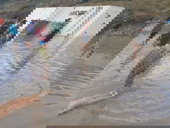 Gevangen in een zeiknat kamp Moria