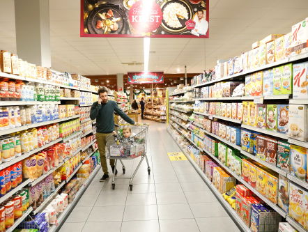 Mensenrechtenschendingen in het productieproces van producten in de supermarkt, hoe kan dat opgelost worden?