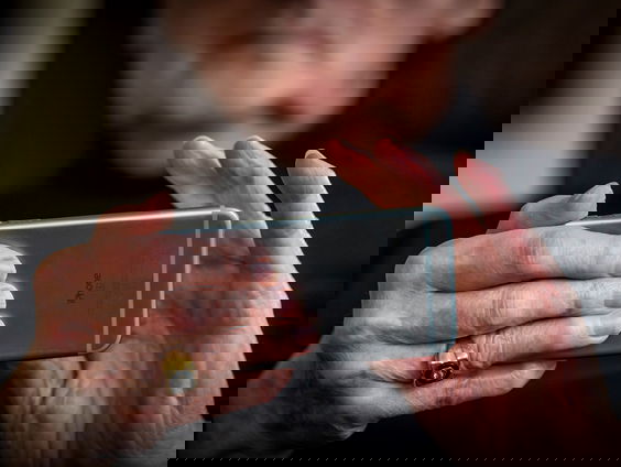 Ouderenbond: ‘Ouderen komen moeilijk aan coronapas, sommige geven het al op’