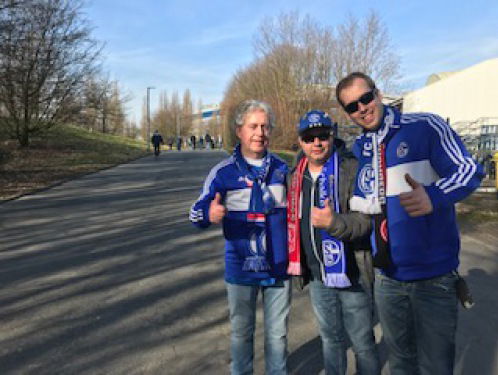 Nederlandse fans in Gelsenkirchen: 'Schalke 04 is een religie'