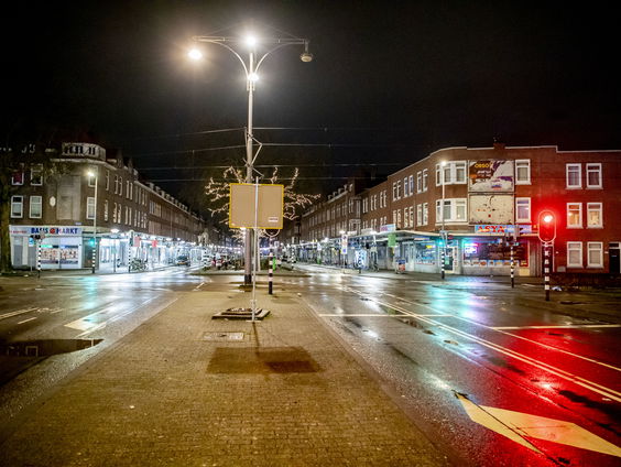 Stand.nl: De avondklok moet nog even blijven