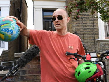 Topadviseur Britse premier Johnson onder vuur om breken coronaregels