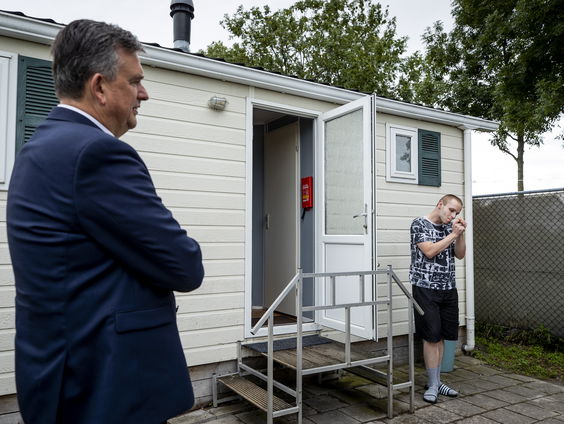 Arbeidsmigranten wonen en werken in Nederland onder slechte omstandigheden