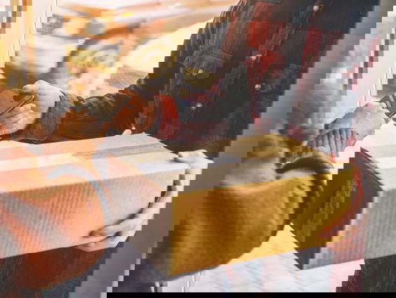 Stelling: Het terugsturen van pakketten moet altijd geld kosten