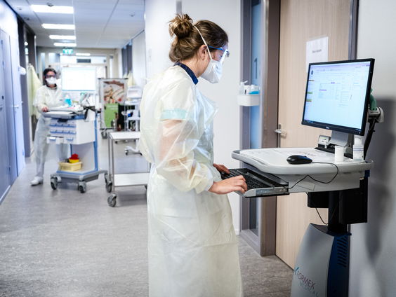 Huisartsen Amsterdam nemen deel coronazorg ziekenhuizen over