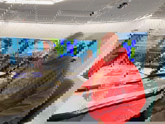 Paul de Leeuw over zijn nieuwe programma 'busje komt zo'