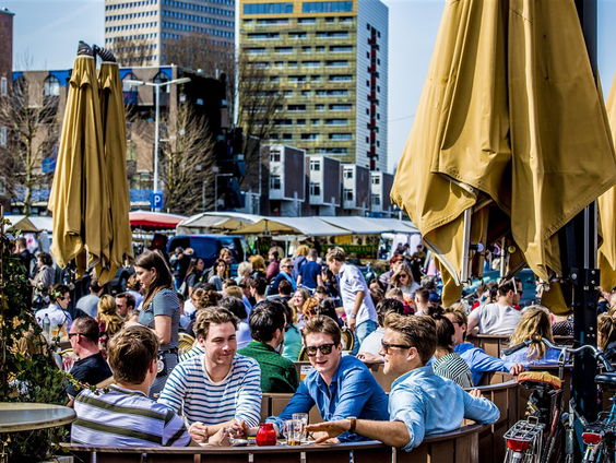 Stand.nl: De terrassen opengooien is een slecht idee