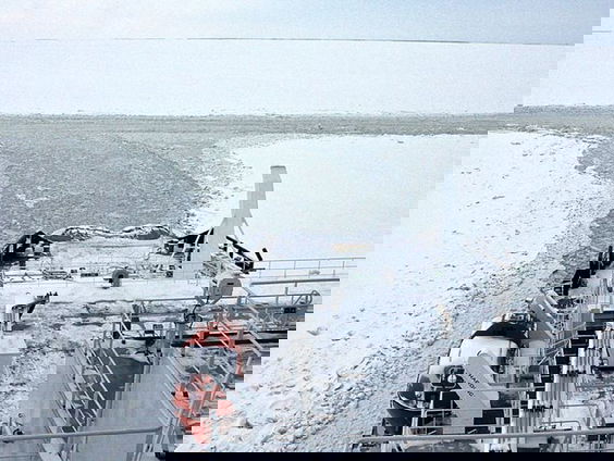 Bijna twintig schepen vastgevroren in de Noordelijke IJszee