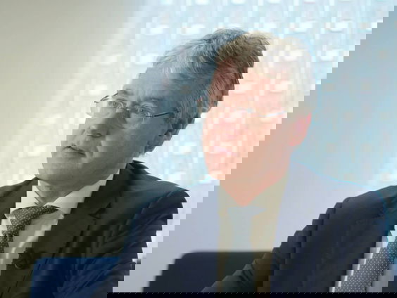 Docent niet blij met demissionair Slob zijn uitspraak dat middelbare scholen verder open kunnen als de helft van de leerlingen test