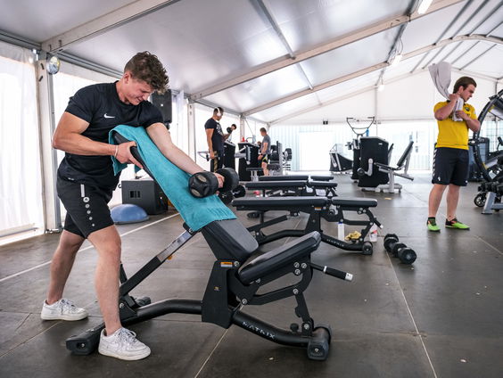 Persconferentie: Sportscholen op 1 juli al open