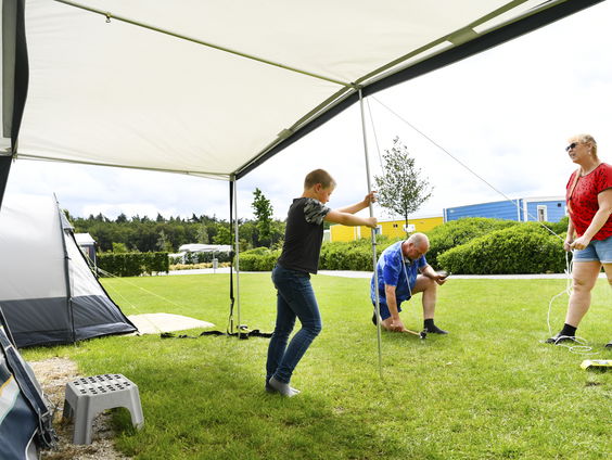 Twijfel bij vakantiegangers slaat toe: ‘Steeds terughoudender met boeken’